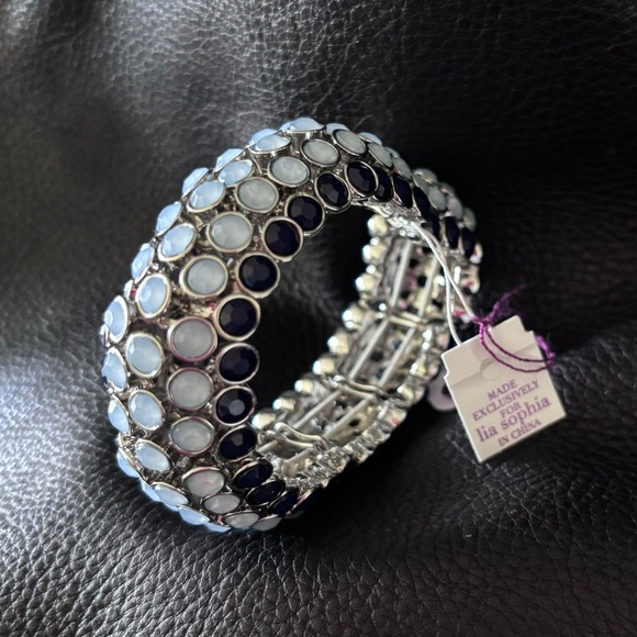 Lia Sophia two toned Resin Stone Stretch Bracelet. - Picture 4 of 6